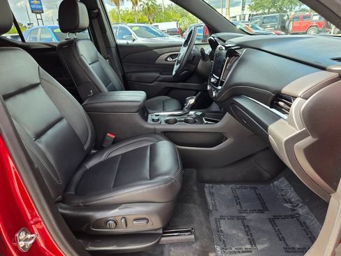 Used 2023 Chevrolet Traverse LT FWD image 14