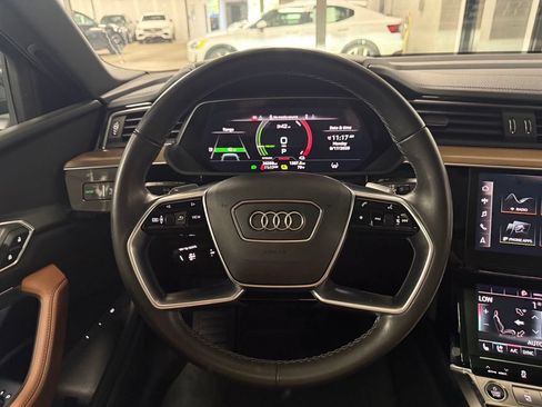 Used 2024 Audi Q8 e-tron Premium Plus w/ Premium Plus Package AWD/4WD image 11