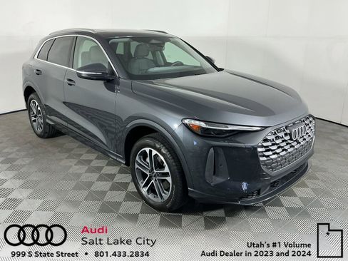 Used 2025 Audi Q5 Premium Plus w/ Premium Plus image 1