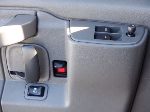 Used 2023 Chevrolet Express 2500 w/ Driver Convenience Package image 17