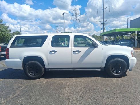 Used 2010 Chevrolet Suburban LS RWD image 4