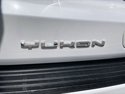 Used 2021 GMC Yukon SLT w/ SLT Premium Package image 10