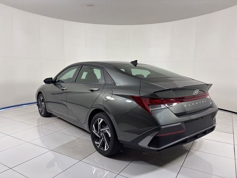New 2025 Hyundai Elantra SEL FWD image 3