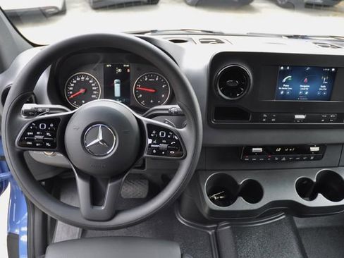 Used 2023 Mercedes-Benz Sprinter 2500 image 22