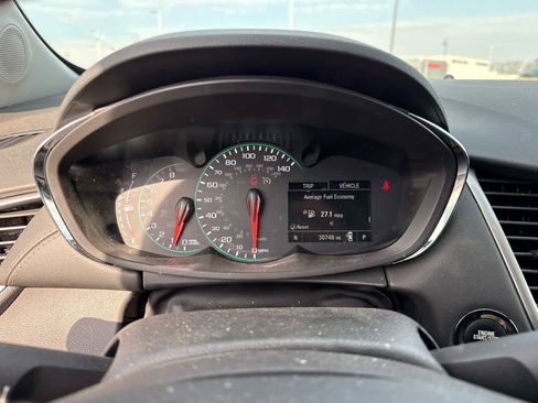 Used 2022 Chevrolet Trax LT w/ LT Convenience Package image 9