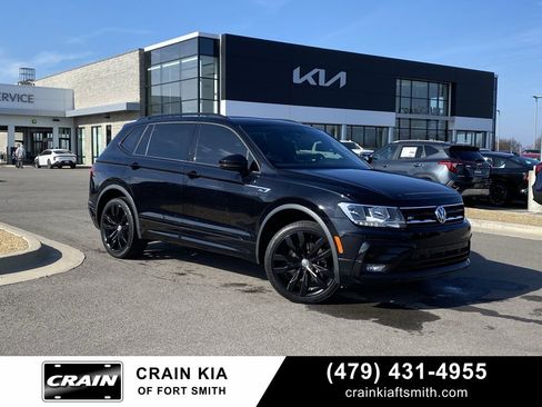 Used 2021 Volkswagen Tiguan SE image 1