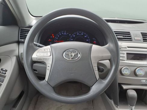 Used 2010 Toyota Camry LE FWD image 8