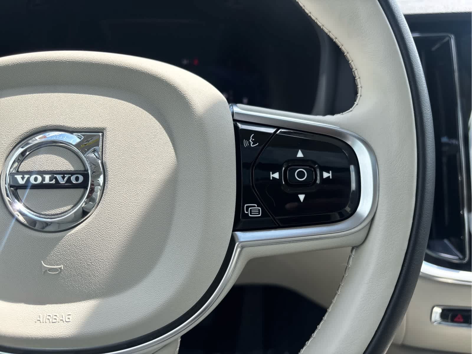 Used 2025 Volvo S60 B5 Plus FWD image 19