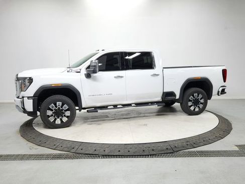 Used 2025 GMC Sierra 2500 Denali image 4