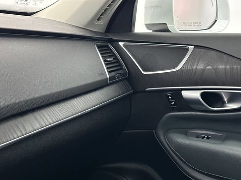 Used 2020 Volvo XC90 T6 Momentum w/ Protection Package Premier image 33