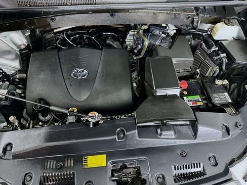 Used 2019 Toyota Highlander LE image 31