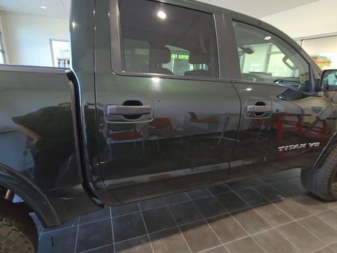 Used 2019 Nissan Titan PRO-4X AWD/4WD image 5