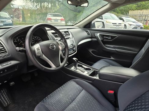 Used 2018 Nissan Altima FWD image 11