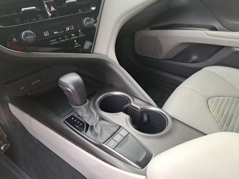 Used 2022 Toyota Camry SE FWD image 23