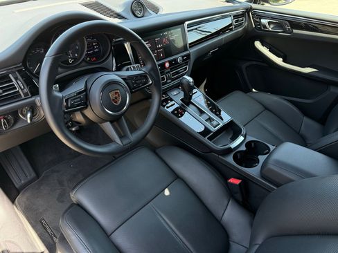 Used 2026 Porsche Macan AWD/4WD image 4