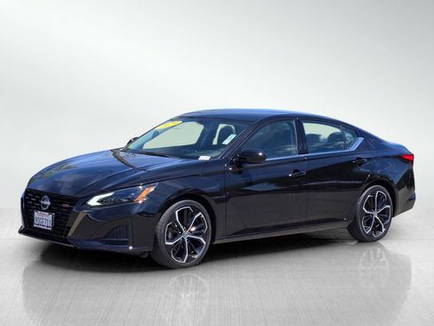 Used 2023 Nissan Altima 2.5 SR FWD image 6