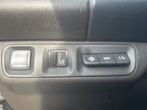 Used 2023 GMC Acadia AT4 w/ Technology Package image 19