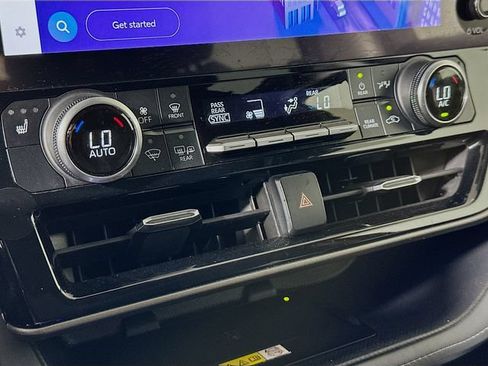 Used 2023 Toyota Highlander XLE FWD image 18