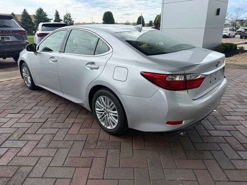 Used 2015 Lexus ES 350 w/ Luxury Package FWD image 2