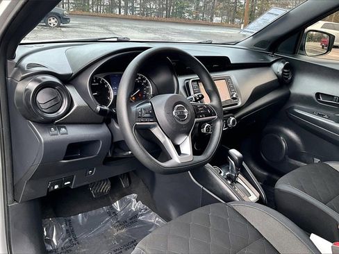 Used 2019 Nissan Kicks S image 15