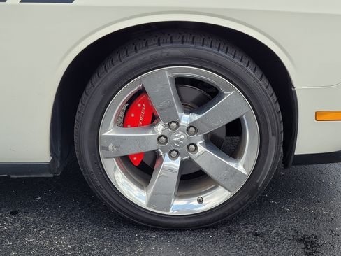 Used 2009 Dodge Challenger R/T RWD image 10