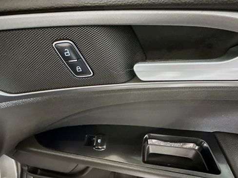 Used 2016 Ford Fusion SE image 30