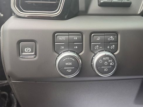 Used 2025 GMC Sierra 2500 AT4X AWD/4WD image 26
