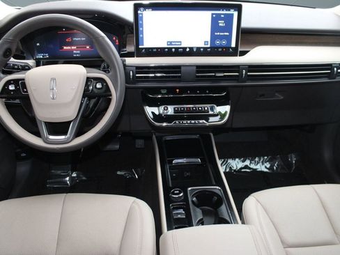 Used 2023 Lincoln Corsair Reserve w/ Jet Appearance Package image 15