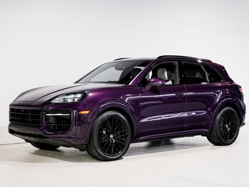 Used 2024 Porsche Cayenne S image 7
