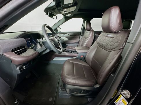 Used 2025 Ford Explorer Platinum w/ LUX Leather Package image 13