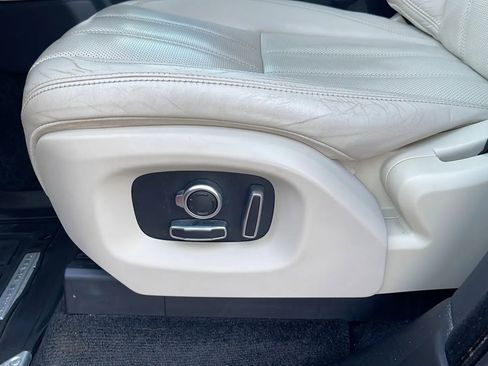 Used 2016 Land Rover Range Rover HSE image 25