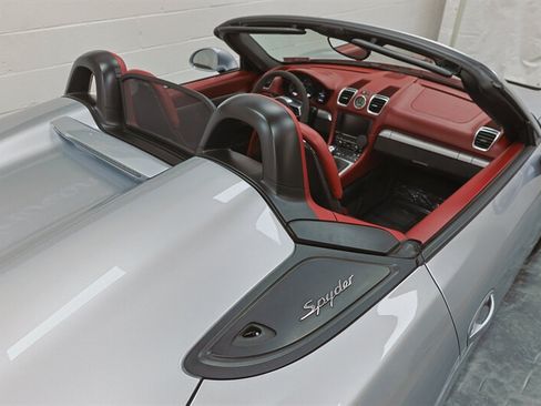 Used 2016 Porsche Boxster Spyder RWD image 27