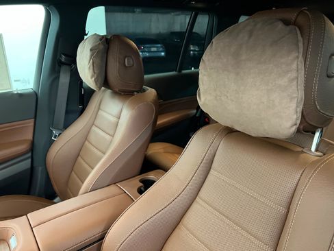 New 2026 Mercedes-Benz GLS 450 4MATIC image 16