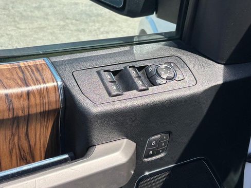 Used 2019 Ford F150 Lariat w/ Equipment Group 502A Luxury AWD/4WD image 18