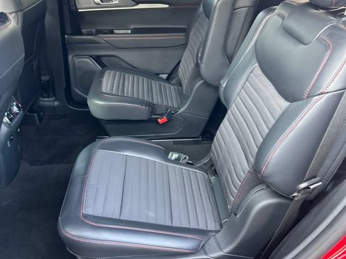 Used 2025 Ford Explorer ST-Line w/ Premium Package RWD image 6