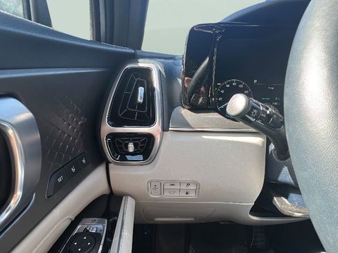 Used 2023 Kia Sorento SX Prestige image 17