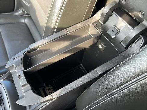 Used 2024 GMC Terrain SLT image 38