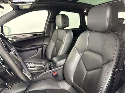 Certified 2020 Porsche Macan AWD/4WD image 5