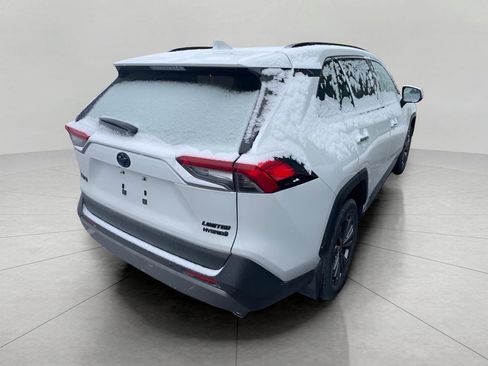 Used 2018 Toyota RAV4 XLE image 4