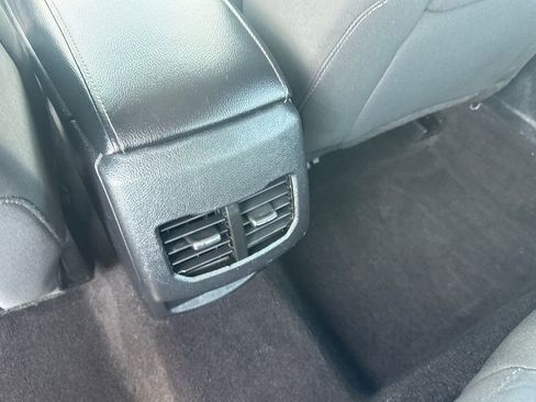 Used 2019 Ford Fusion SE FWD image 21