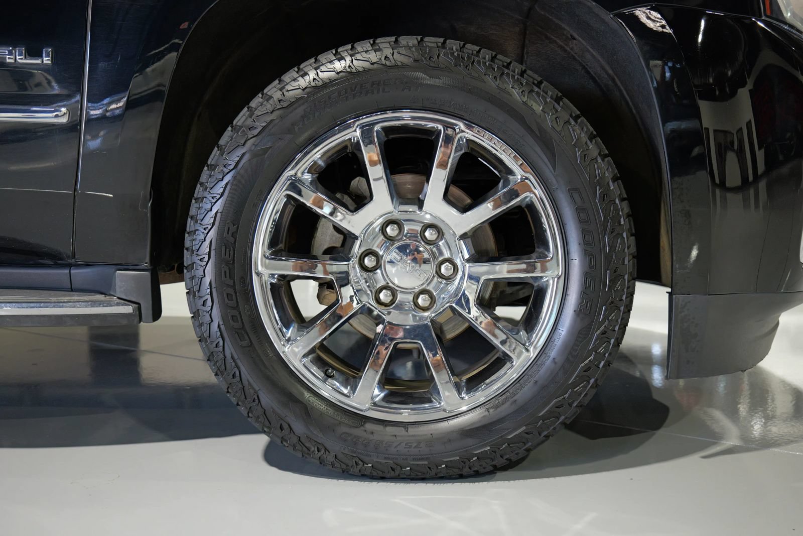 Used 2017 GMC Yukon Denali w/ Open Road Package AWD/4WD image 7