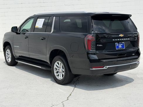 Used 2025 Chevrolet Suburban LT AWD/4WD image 12