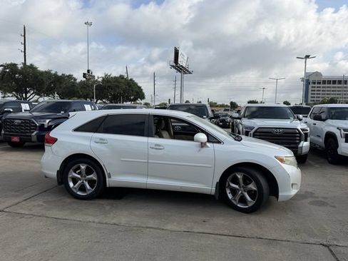 Used 2010 Toyota Venza FWD image 4