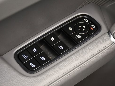 Used 2023 Porsche Cayenne image 37