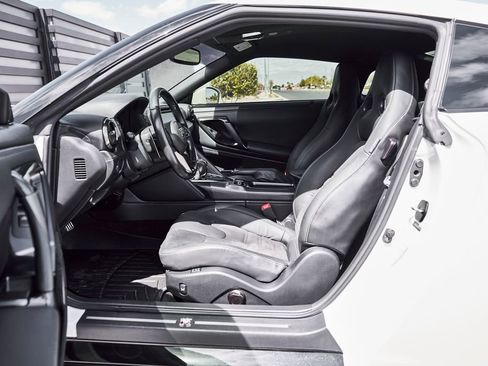 Used 2021 Nissan GT-R Premium image 34