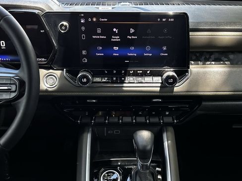 Used 2024 Chevrolet Colorado ZR2 w/ Technology Package AWD/4WD image 18