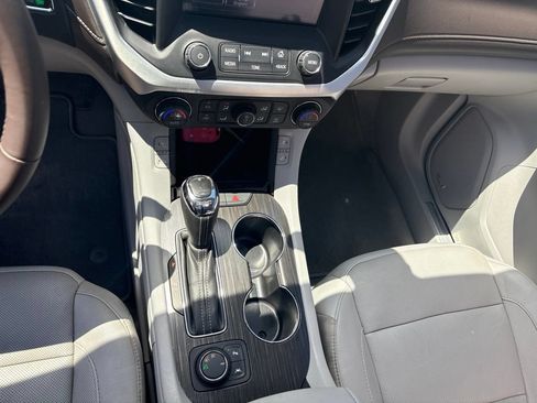 Used 2017 GMC Acadia SLT FWD image 16
