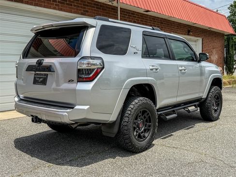 Used 2018 Toyota 4Runner TRD Off-Road Premium AWD/4WD image 34