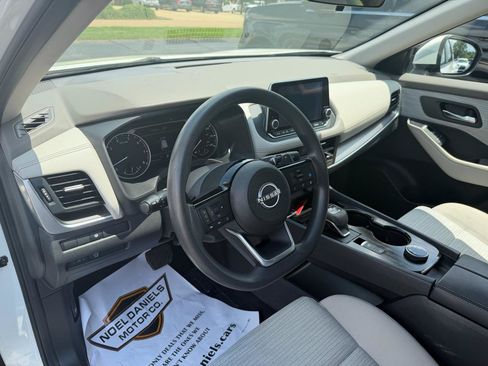 Used 2023 Nissan Rogue SV AWD/4WD image 16
