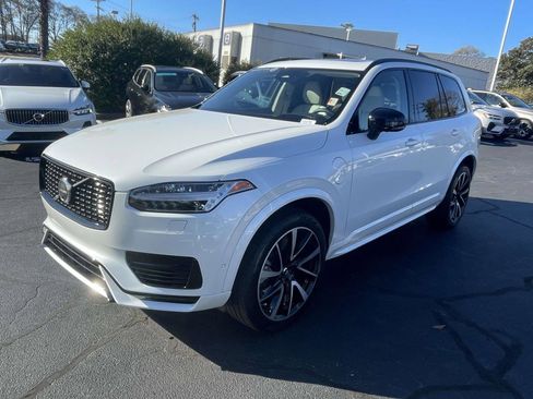 Certified 2023 Volvo XC90 T8 Ultimate w/ Lounge Package image 5